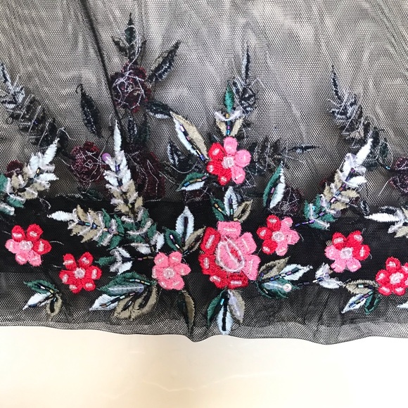 Women’s embroidered sheer cover up size L - Picture 2 of 3